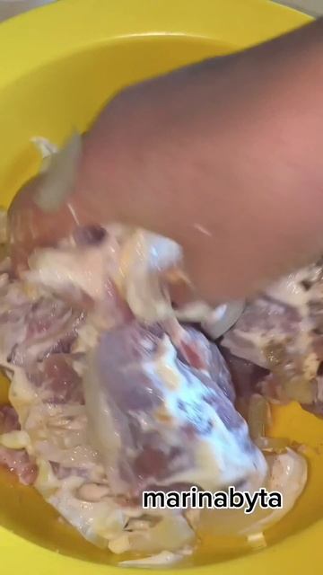 Запеченая свинина с картофелем и помидорами
