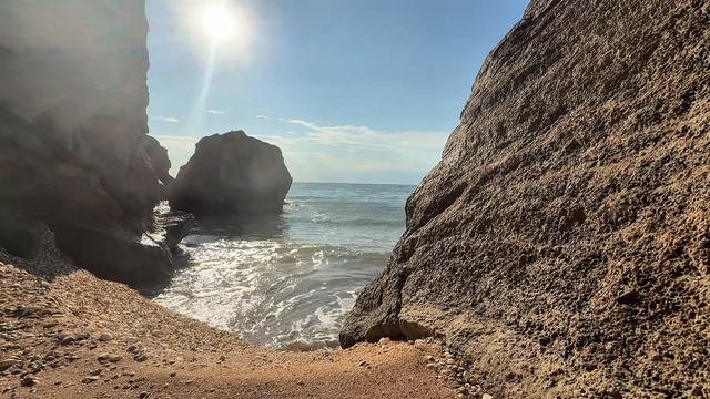 Шум моря среди скал 🌊 Звуки волн для работы, чтения и отдыха | 1 час