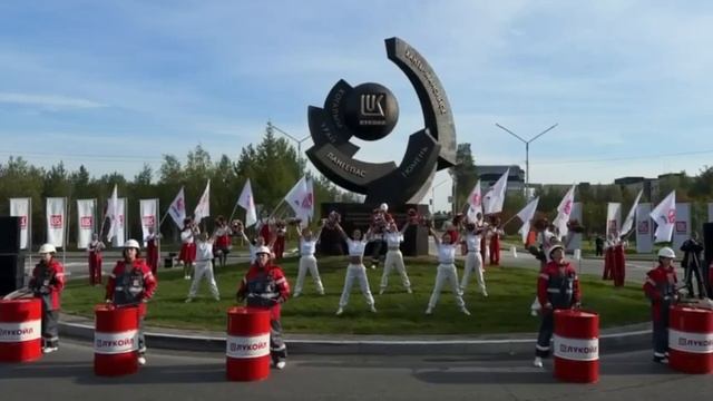 Скульптурная композиция в честь 35-летия ЛУКОЙЛа.mp4