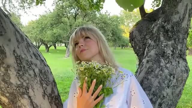 Огонь девушки из группы _СМА-Родина_ поют песню _Ромашка_. Весёлая песня о любви.