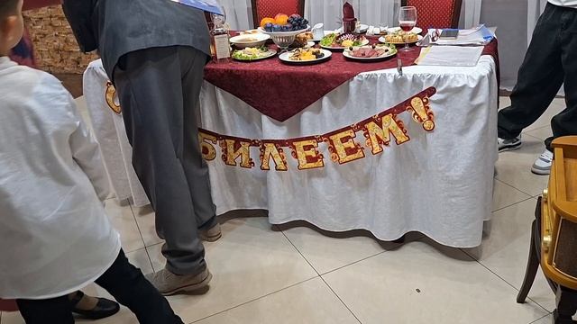 Мы  на  Юбилее  у  старшего брата/Хорошо  отметили,поздравили брата.