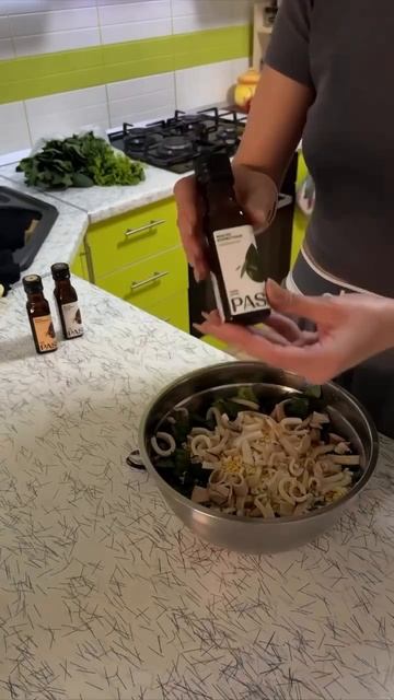 Быстрый салат с кальмаром и яйцом 🥗 Всё решает кунжутная заправка