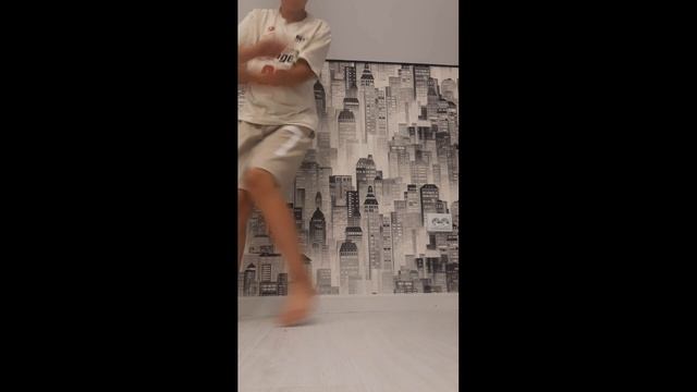 помоему песня зноокмая не только мне