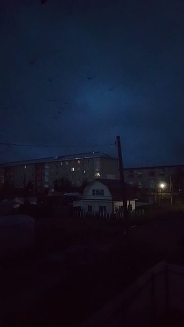 УТРОМ СТАЯ ПТИЦ ЛЕТИТ В ТЁПЛЫЕ КРАЯ.