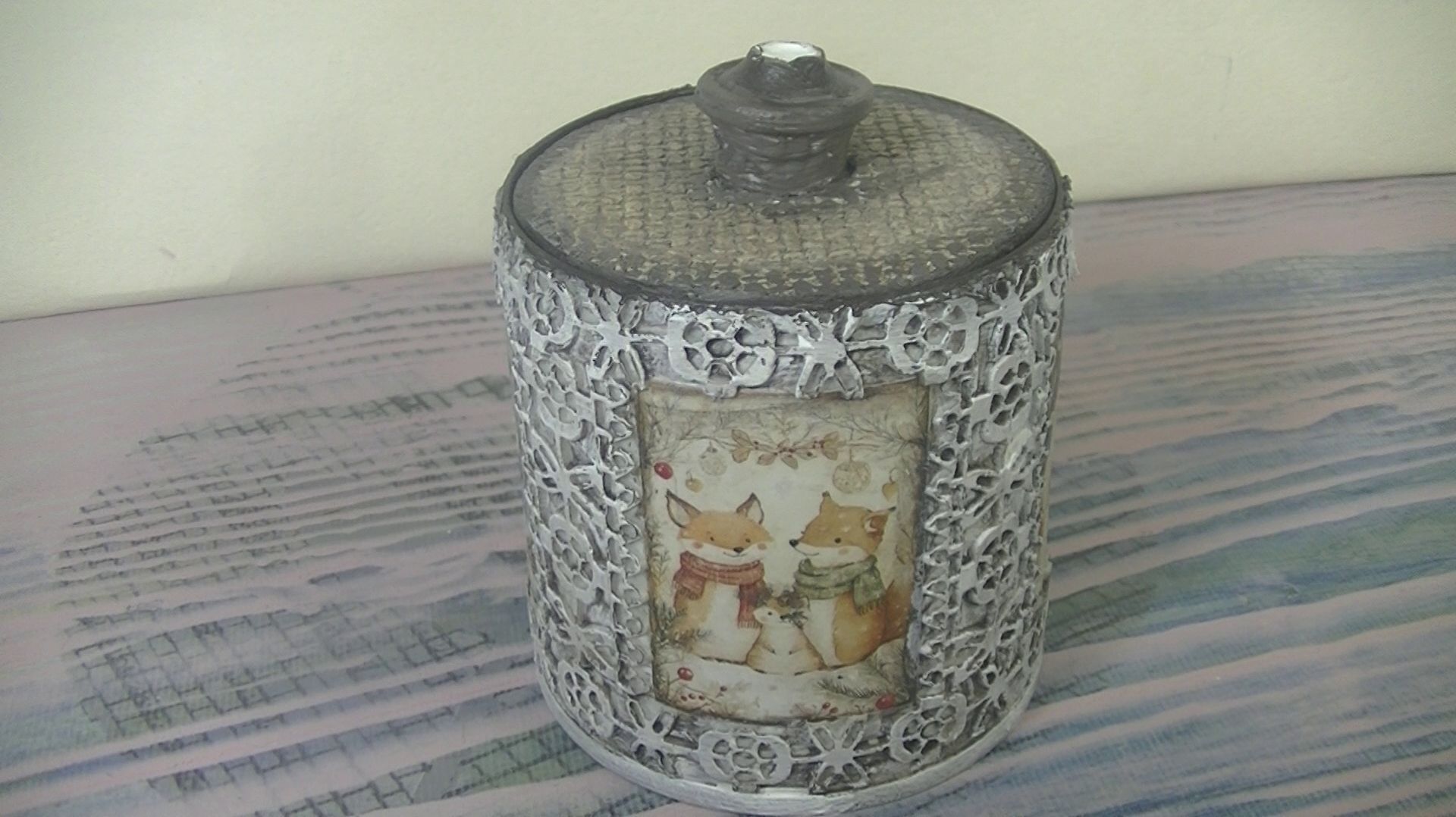 Мини -  шкатулочка из жестяной банки .