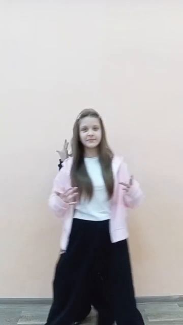 Когда трек заел в голове, а тело само идет в пляс 🌻🕺 Мы не могли не повторить этот тренд!