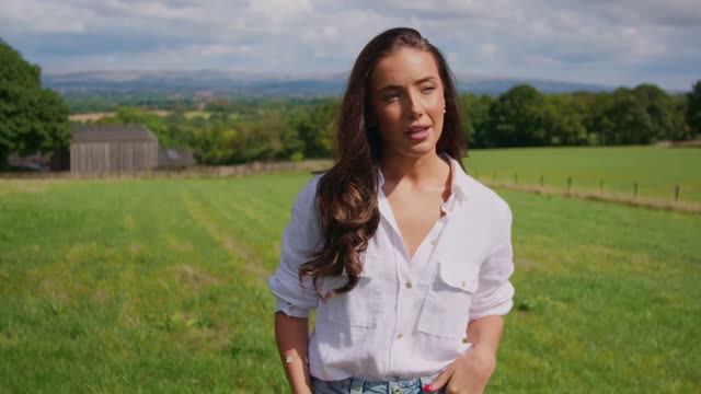 Lucy Thomas - Shine (4K)