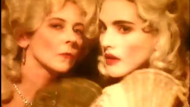 Annie Lennox - Walking On Broken Glass