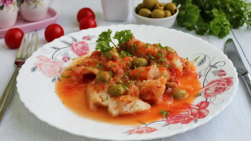Рыбка с овощами и оливками
