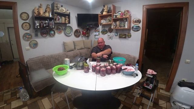 Один день на кухне зиму кормит.Тушенка в автоклаве из...