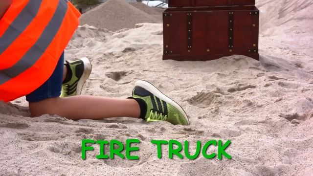 Игрушечный самосвал в огне! Пожарные машины спешат на помощь 🚒