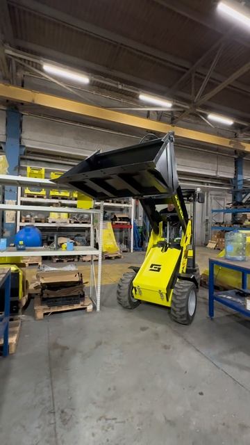 Тестируем погрузчик на плавность гидравлики MAX600 миниспецтехника #электро #электрический #electro