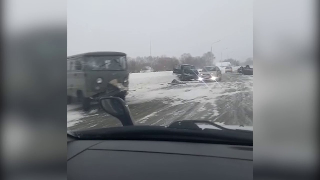 Три человека пострадали при столкновении трёх авто в Тымовском районе