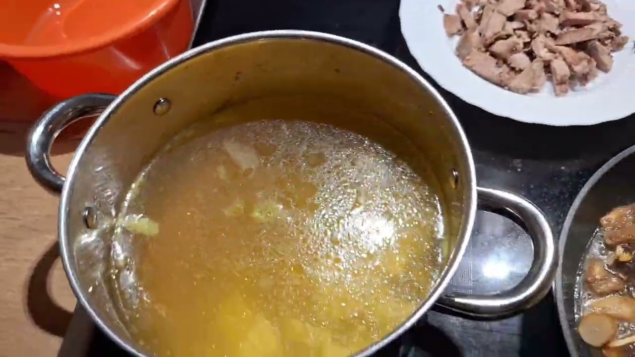 Грибной суп с говяжим языком.