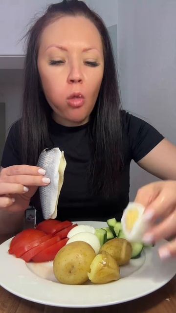 Мукбанг.Еда на камеру.