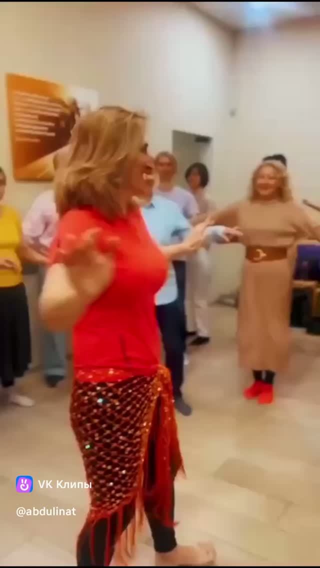 Танцы в нашем клубе здоровья. Открытое занятие провожу регулярно. Записывайтесь в Питере