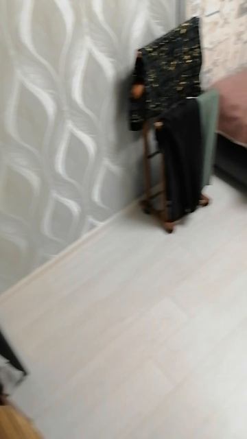 что будет, если спрыгнуть с полки на кровать?