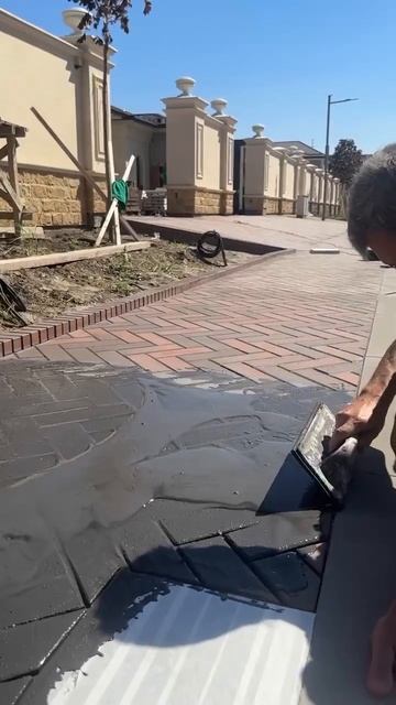 Заполнение швов клинкерной брусчатки водонепроницаемым раствором