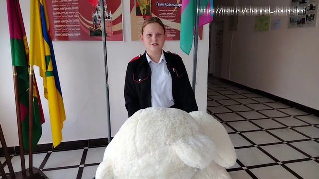 Боец казачьей бригады «Терек» передал подарок юной тихоречанке