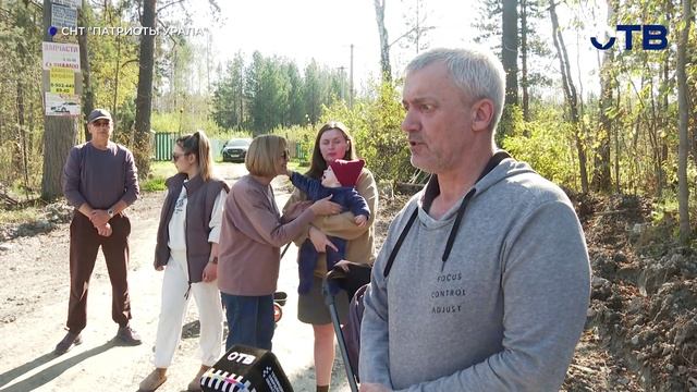 Тонны пыли и разбитые стёкла: сельчане борются с карьером на Полевском тракте