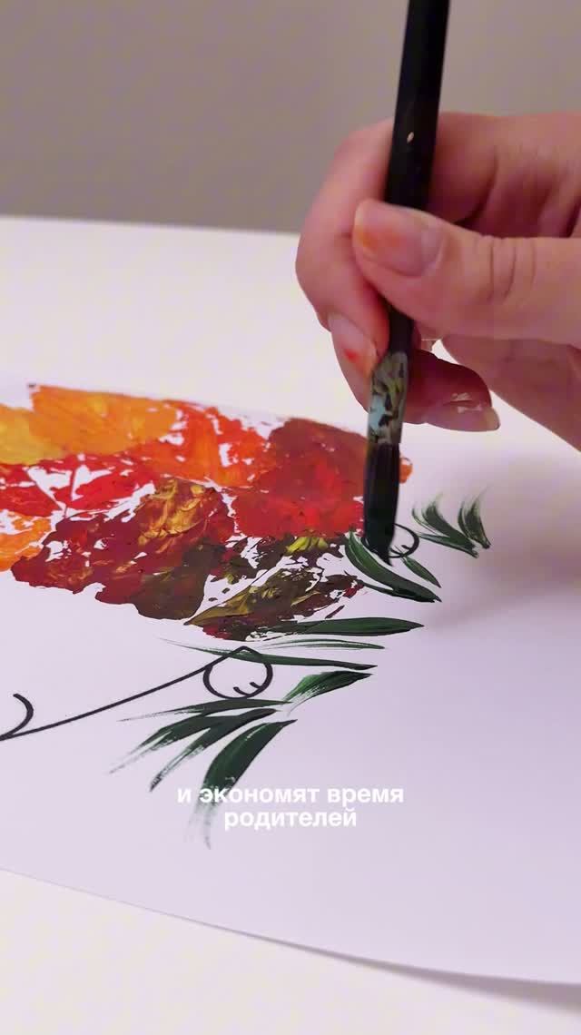 Рисуем листочками осеннюю поделку.