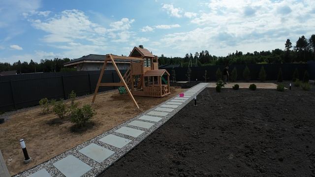 Газон на загородном участке  Ленинградская область
