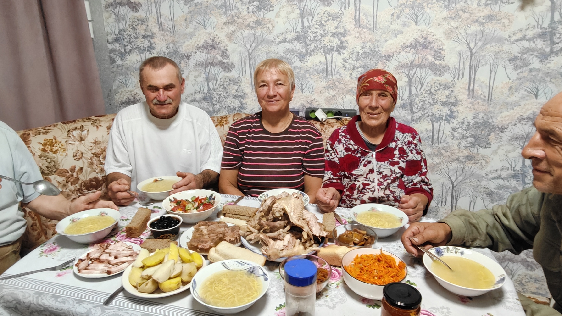 Взвесили кур // лапша, стрижка и наш ужин //хорошо иметь Домик в деревне 🏡