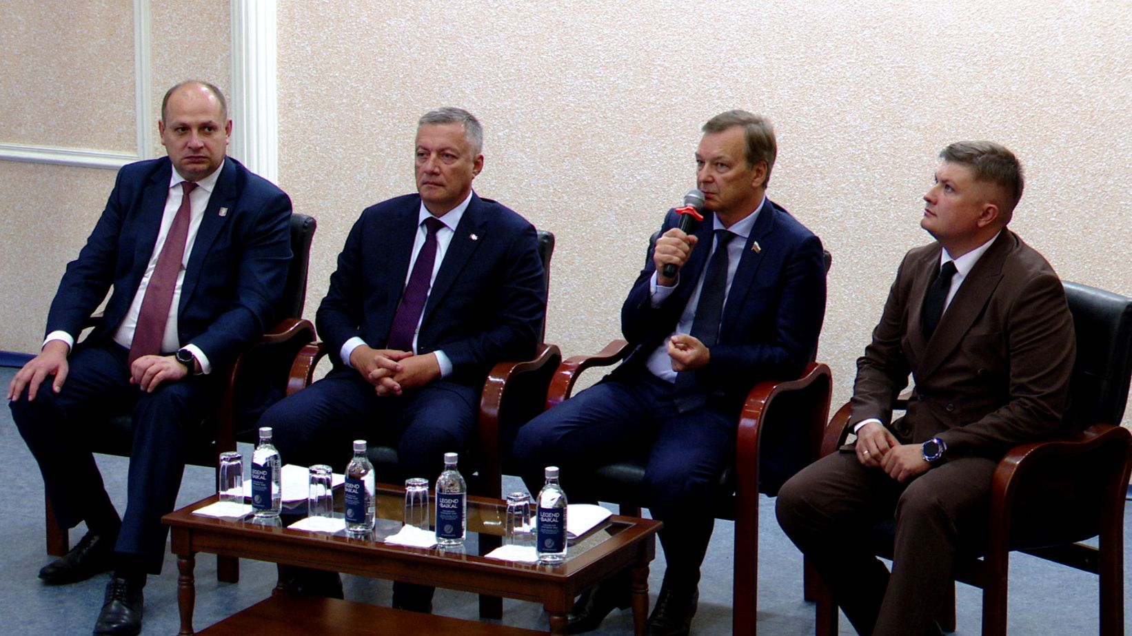Школа, мост через Ангару и БрАЗ стали главными темами визита делегации Совета Федерации в Братск