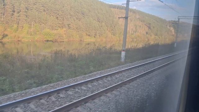 Несёт нас поезд жизни в никуда.