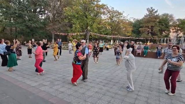 ВОТ ТАК У НАС  ПРОХОДЯТ ТАНЦЫ 💃💃💃 🤗🥰❤️ НО МЕНЯ НЕ ИЩИТЕ ...🤣 МЕНЯ ТАМ НЕТ