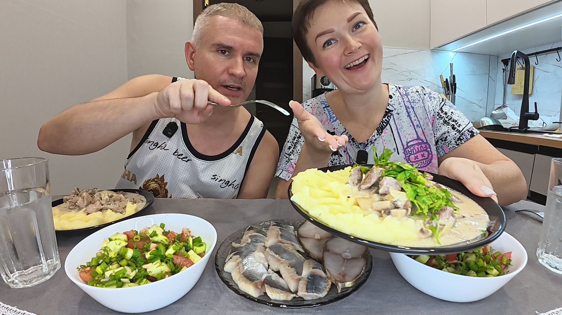 Мукбанг наготовила ВКУСНОТЫ УМ ОТЪЕШЬ! Слопали БОЛЬШЕ чем надо Муж ПИЩАЛ от Семейного ужин Россия