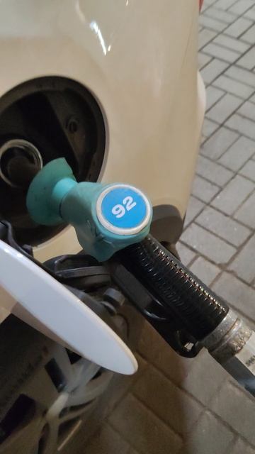 На заправке