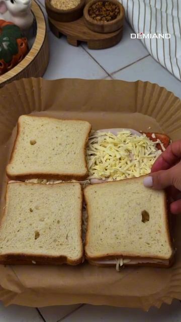 Горячие сэндвичи с ветчиной и сыром 