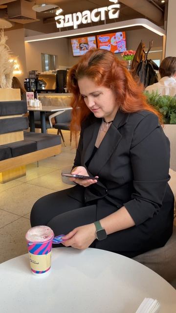 Ozon.Travel × Здрасте, сканируй бирку или QR-код под капхолдером — и участвуй в розыгрыше
