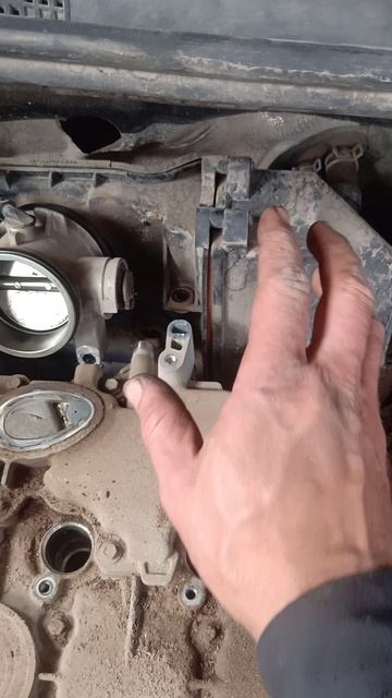 как снять впускной коллектор на Renault Sandero двигатель K4m