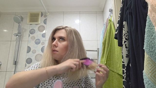 Джессика красотка! Навела порядок в шкафах на кухне
