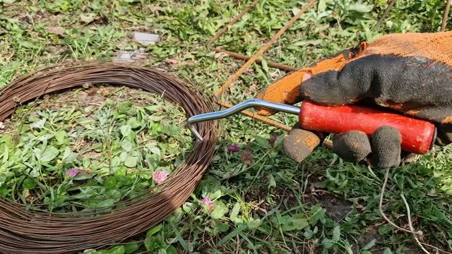Как вязать арматуру крючком и вязальной проволокой для фундамента. Арматура в бетон своими руками