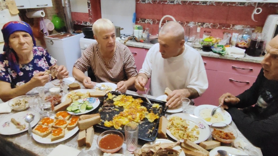 Уборка урожая , вот так храню морковь👍 // сын привёз банки // в гости к сестре //