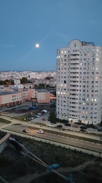 Вид на проспект Античный в Севастополе и тревога