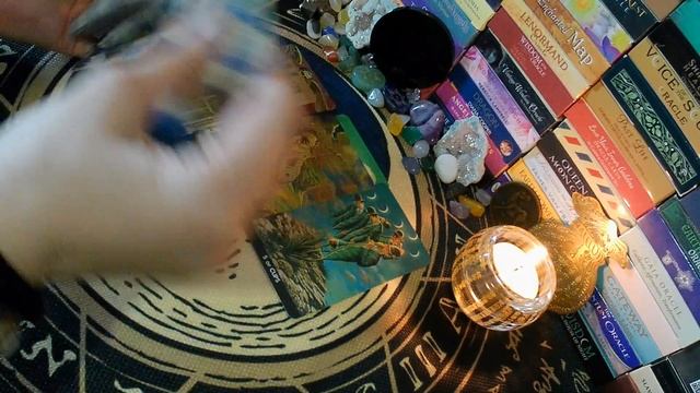 КТО МЕЧТАЕТ СЕГОДНЯ ОБНЯТЬ ВАС таро расклад
