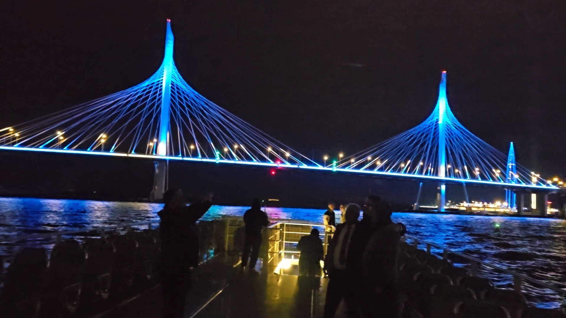 Санкт-Петербург. Развод мостов. Проплываем под мостами. Ночная экскурсия на Неве. Питер. 05-09-2026