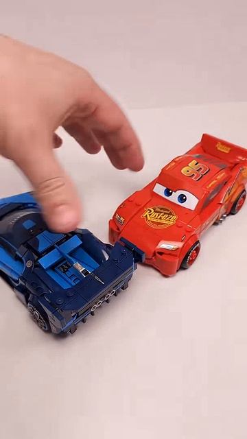 LEGO Speed Champions Bugatti Vision Gran Turismo 77253 против Lightning McQueen 77255