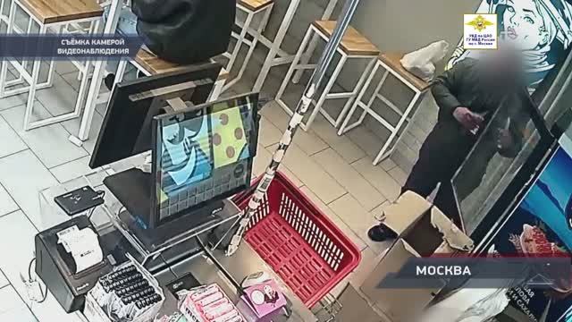 В Хамовниках полицейскими раскрыта кража около 7 килограммов икры лососевых рыб из сетевого магазина