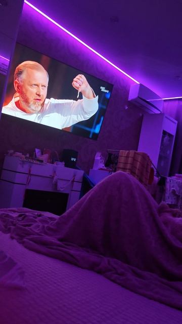 МОЙ ЗАЛ смотрю смешные фильмы.