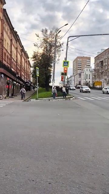 Подольск. Красивое здание и подьем в горку