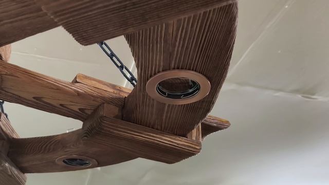 Люстра из массива дерева под старину