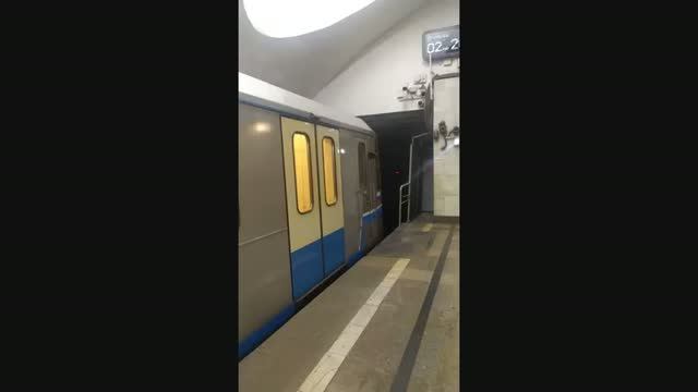 Станция метро Отрадное интерьер пассажиры поезд Москва Фрагмент 13