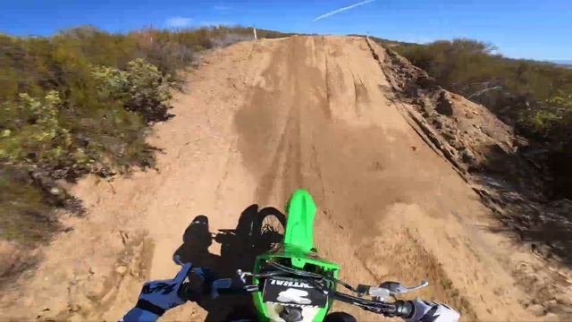 Мотокросс прыжки Kawasaki