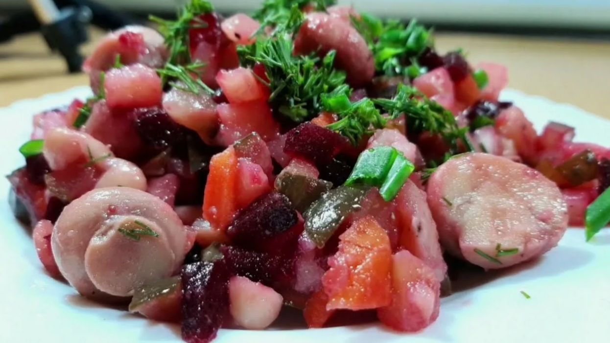 Винегрет с солеными грибами.