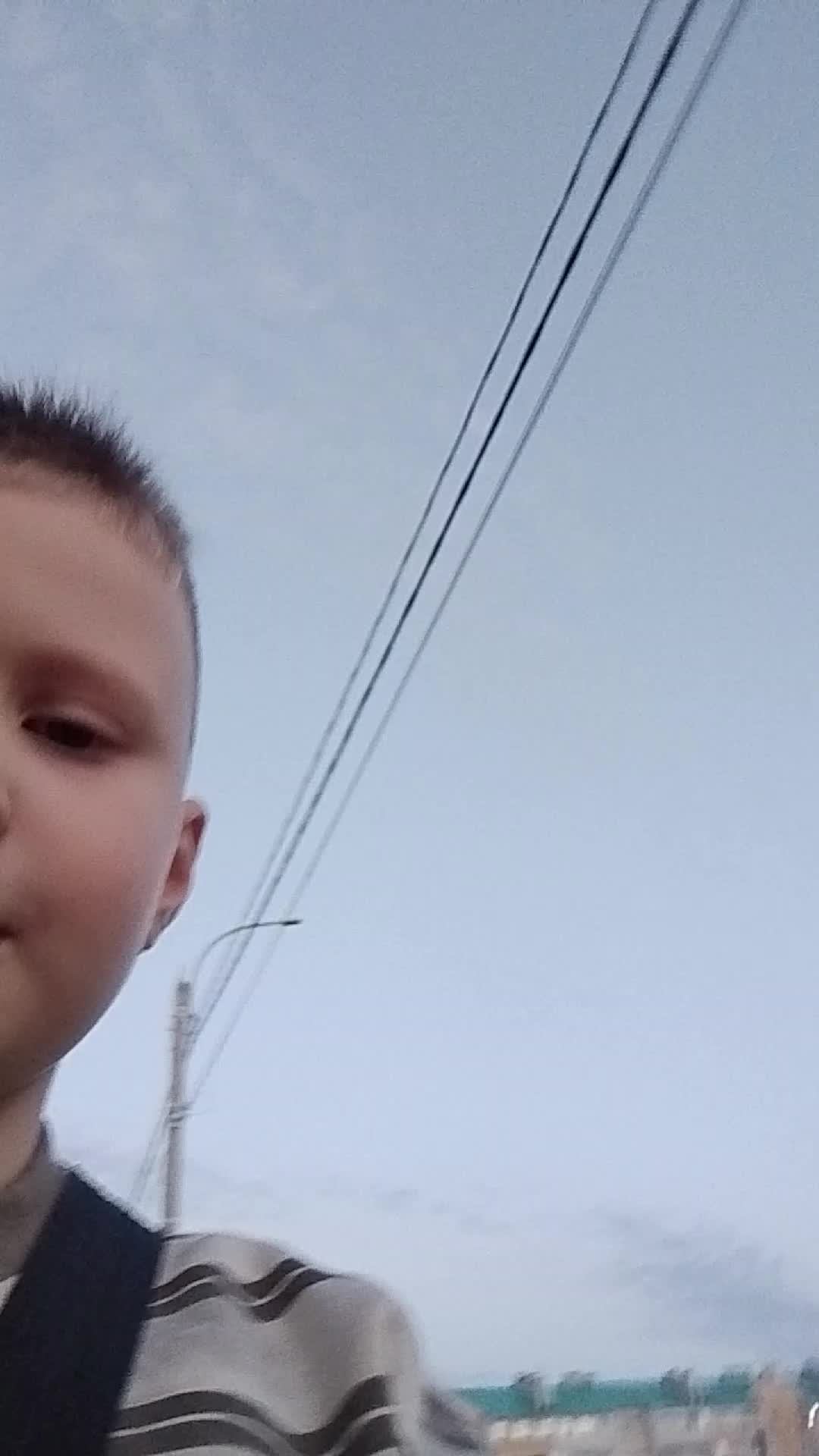 катаюсь на самокате